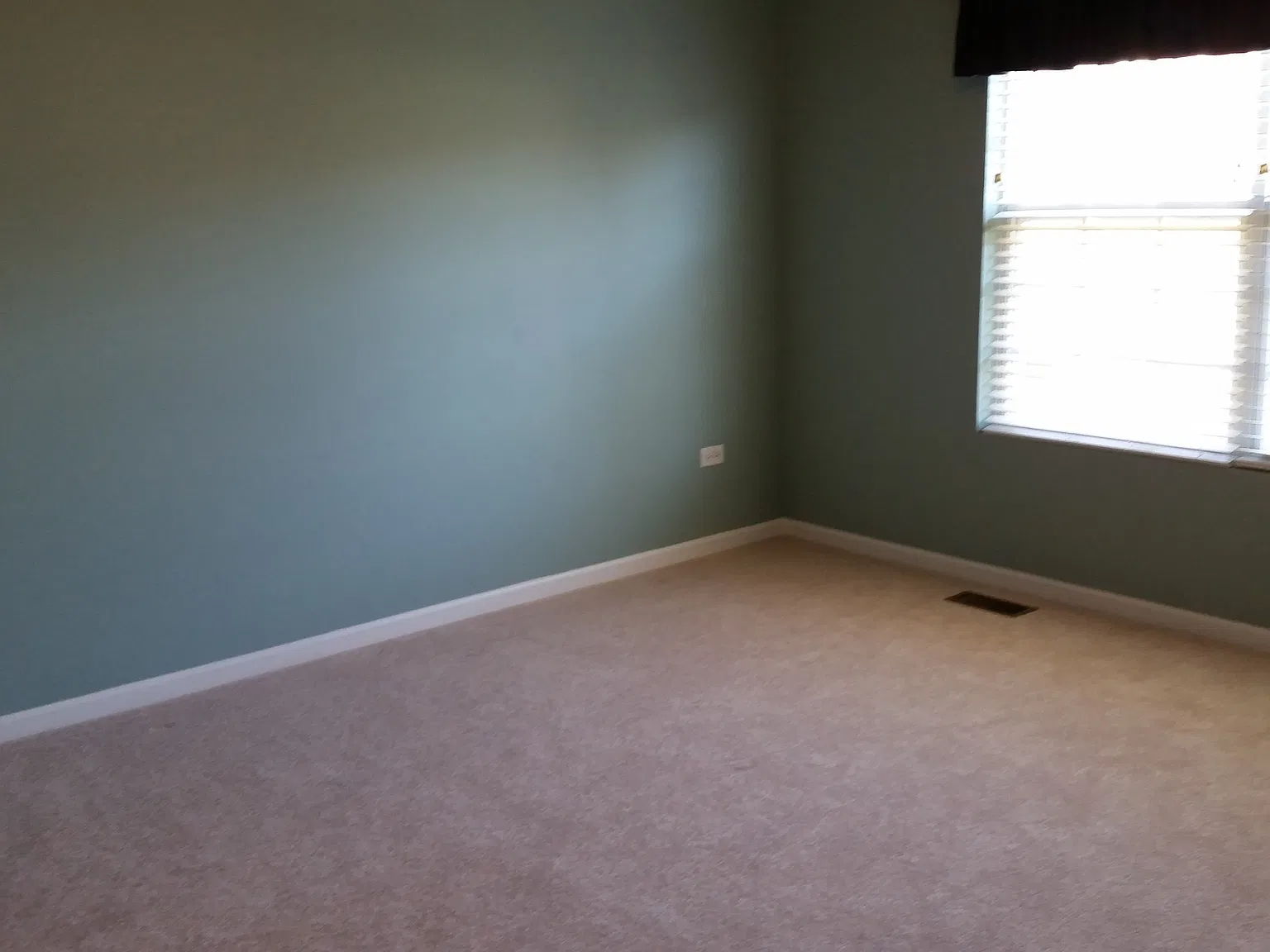 2 bed, 1887 sqft, $3,290 — Photo 4