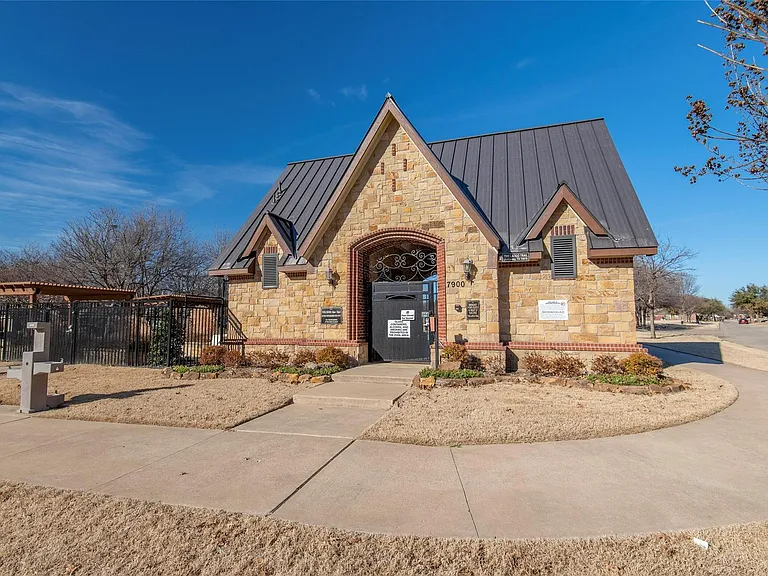7816 Riverwalk Trl — Photo 31