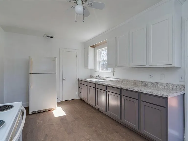 501 Sussex Dr #2 — Photo 12