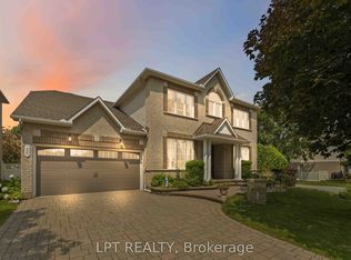 38 Crosspointe Ave, Ottawa, ON K2G 6N4