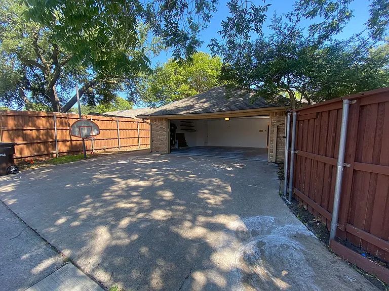 3616 Stagecoach Trl — Photo 50