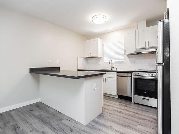 4th image of 472 Jean St APT 15