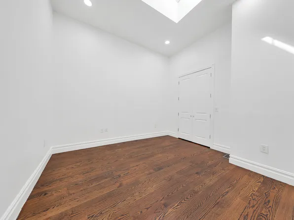 1085 Hancock Street image 24 of 37