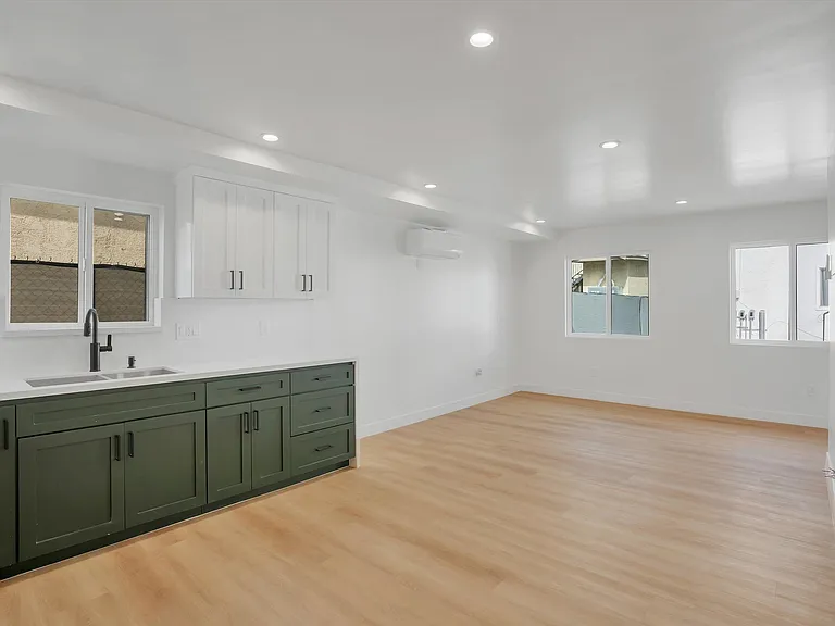 2114 E 2nd St — Photo 10