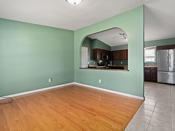 3rd image of 1366 Half Moon Dr