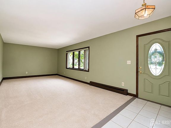 5th image of 16 Ivy Pl