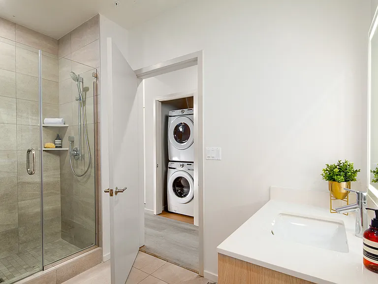 200 West Ocean Bathroom