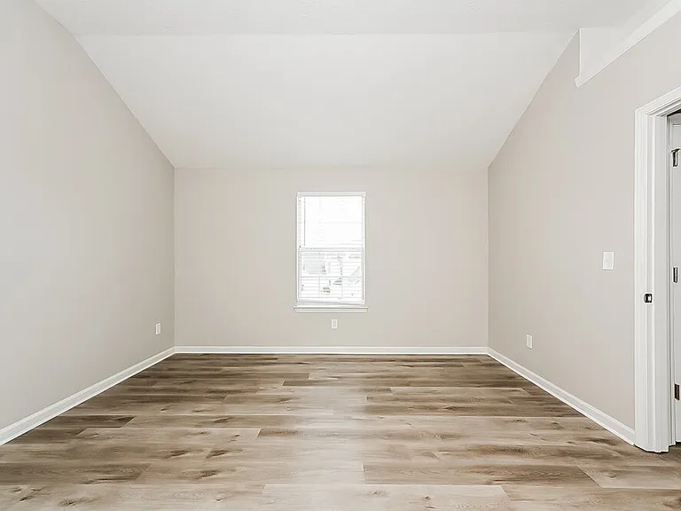 290 Hazelhurst Dr — Photo 15