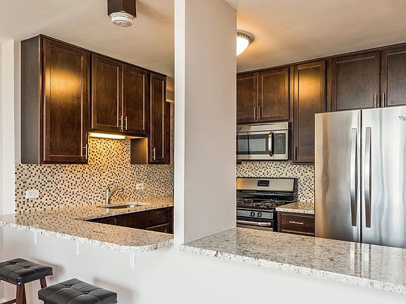 3rd image of 3001 S Michigan Ave Unit 1408