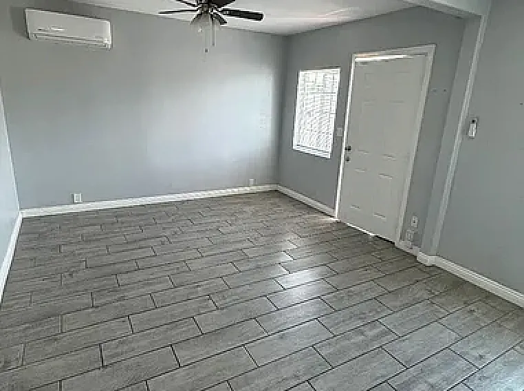 2300 Lake St #C — Photo 2