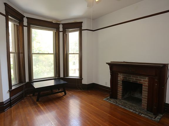 2nd image of 851 W Wellington Ave #K1r1