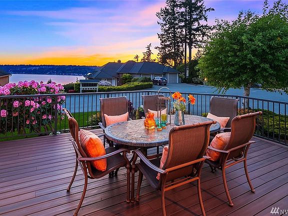 Entertainment space with western exposure and epic views!