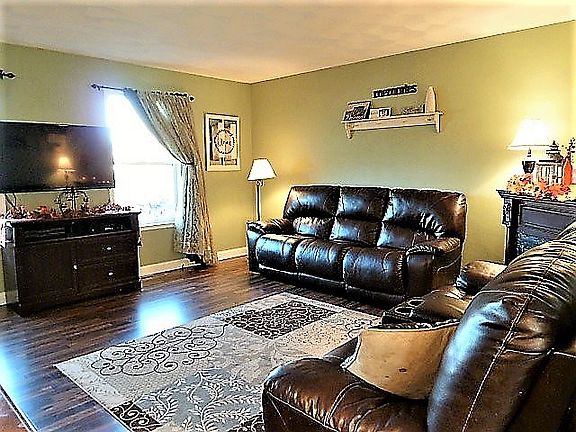 5th image of 642 Cassandra Way