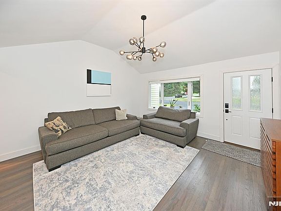 2nd image of 621 Stanley Pl