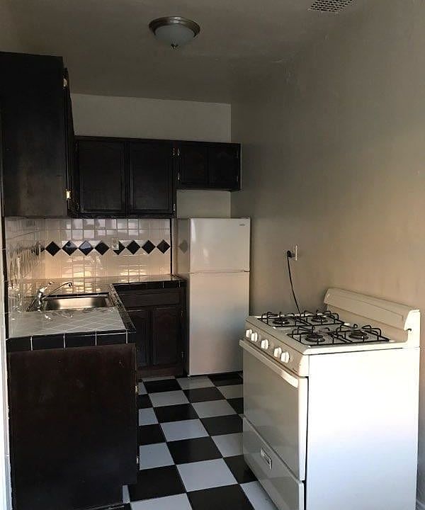 1st image of 1162 N Kingsley Dr APT 3