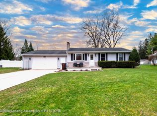 4037 S Pine Dell Dr, Lansing, MI 48911
