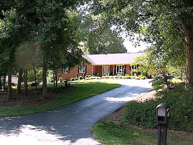 1st image of 704 Tuscarora Dr