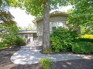 6 Merion Dr, Manalapan, NJ