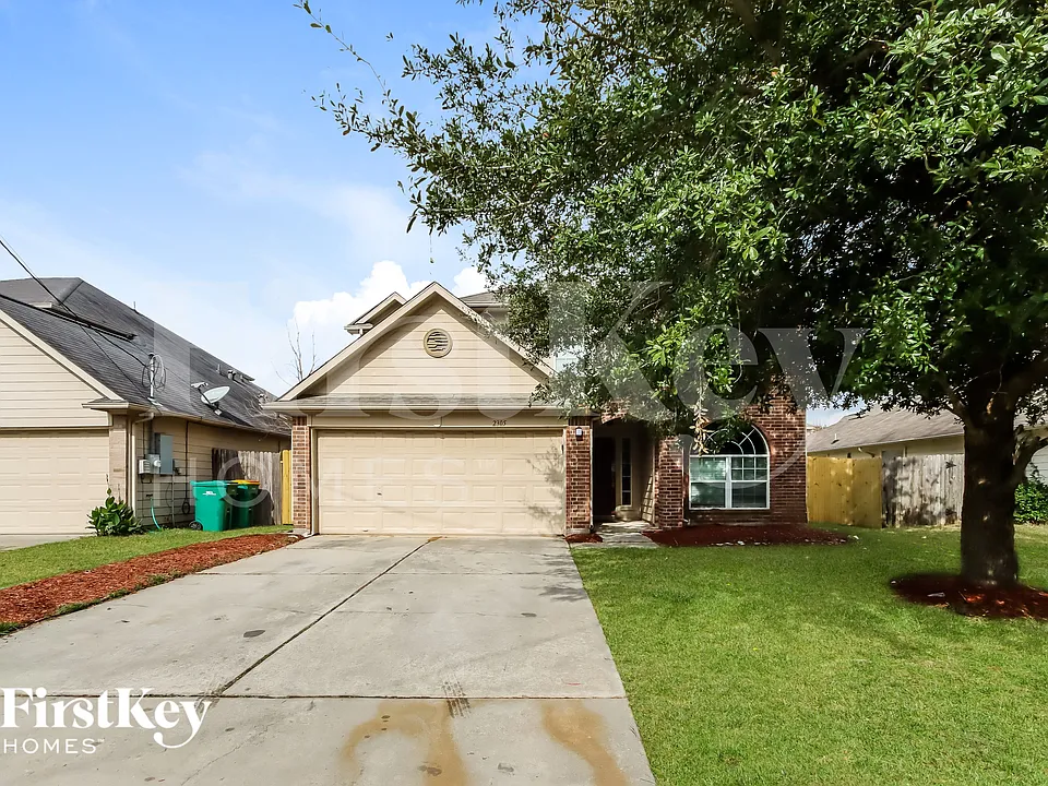 2305 Shady Pine Dr