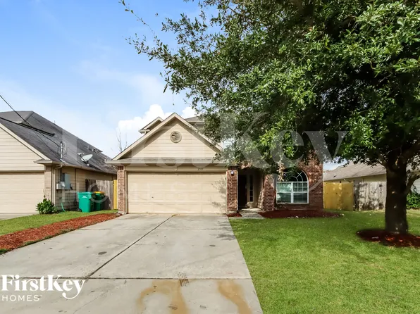 2305 Shady Pine Dr, Conroe, TX 77301