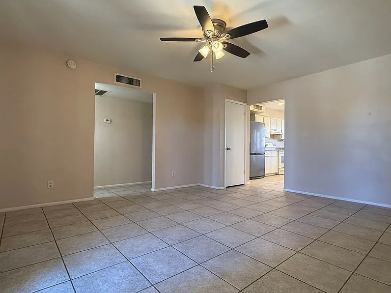 2231 W Fremont Dr — Photo 5