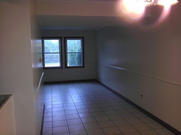 4th image of 608 Grand Ave