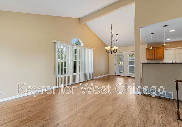 1003 S Finley Rd — Photo 5