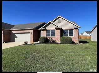 1919 English Oak, Washington, IL 61571