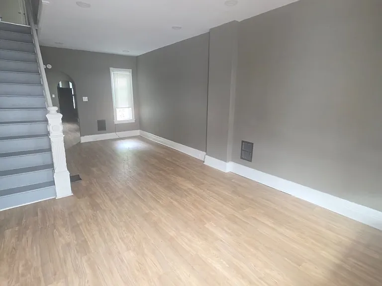 650 Gordon St — Photo 2