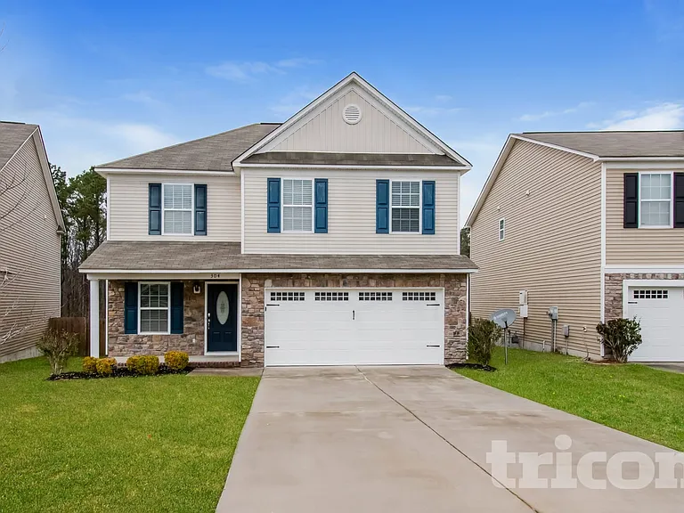 304 Longfellows Ln — Photo 1