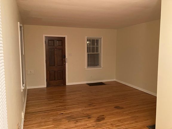 3rd image of 5613 Winthrop Ave
