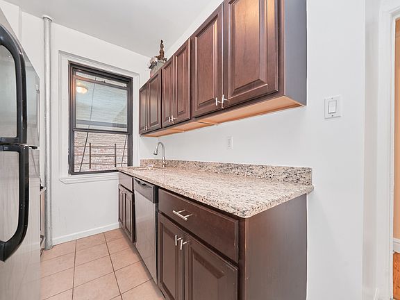 3rd image of 736 W 173rd St APT A22