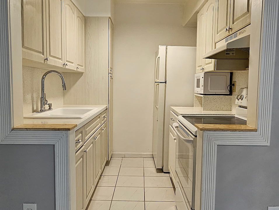 beautiful white kitchen
