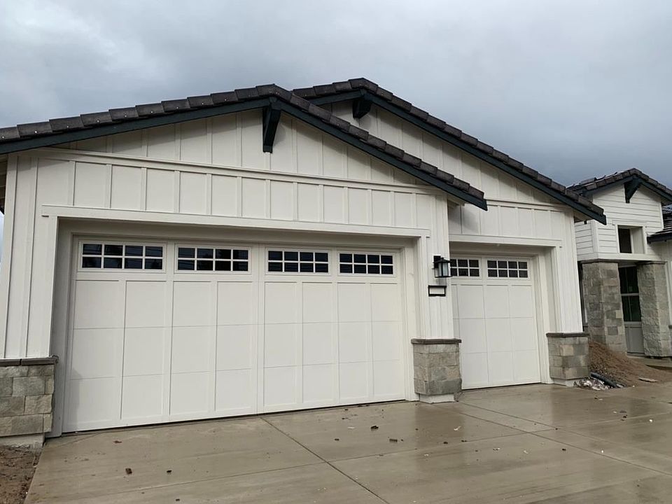 2nd image of 2721 E Tuolumne Rd #123