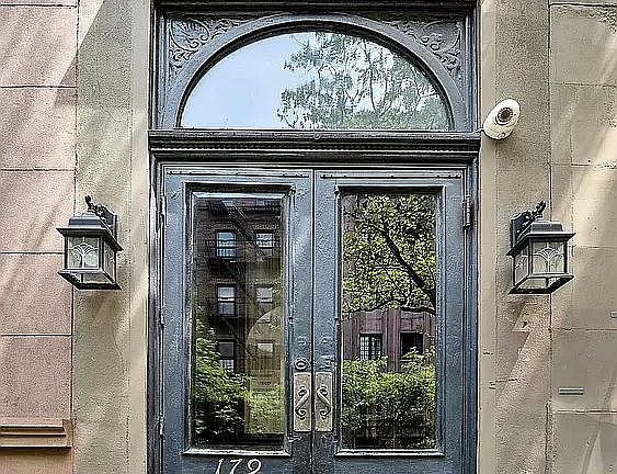2nd image of 179 E 94th St