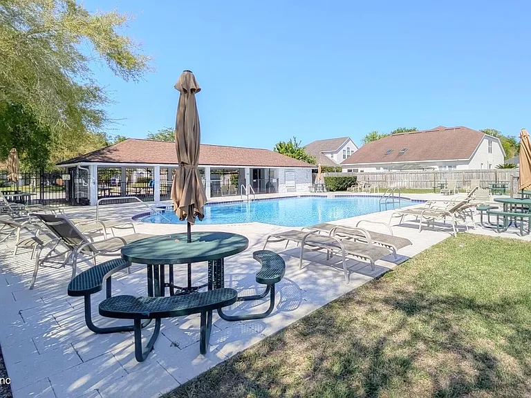 12985 Harborton Dr — Photo 33