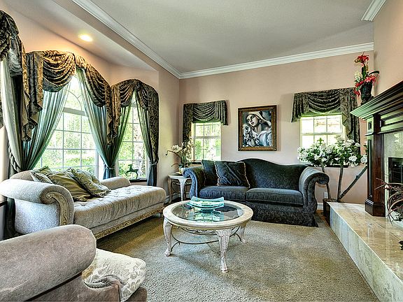 5th image of 2351 Applewood Ln