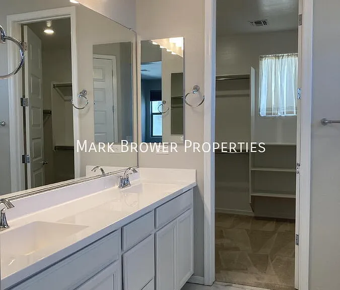 3878 E Oxford Ln — Photo 6