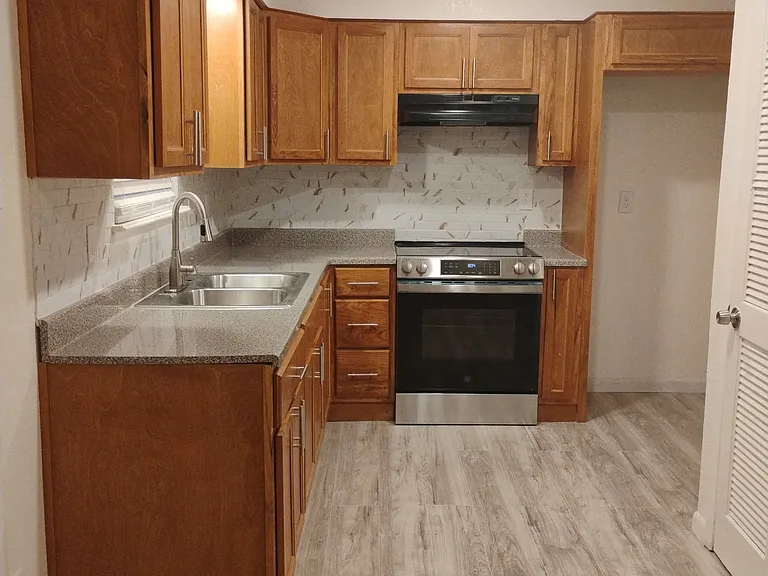 10508 Ashwood Dr #D — Photo 12