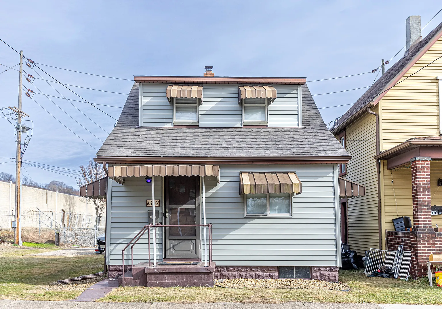 302 Bridge St photo 1