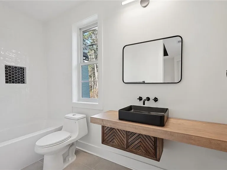 120 Thome Dr — Photo 50
