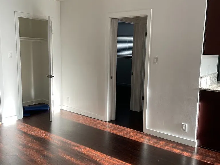 1417 N Curson Ave — Photo 11
