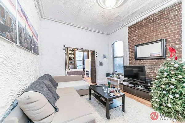 Rented by Gioia Realty | media 20