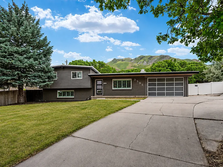 3395 E Larchmont Dr — Photo 3