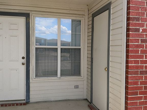 3rd image of 1509 Dugger Cir APT D