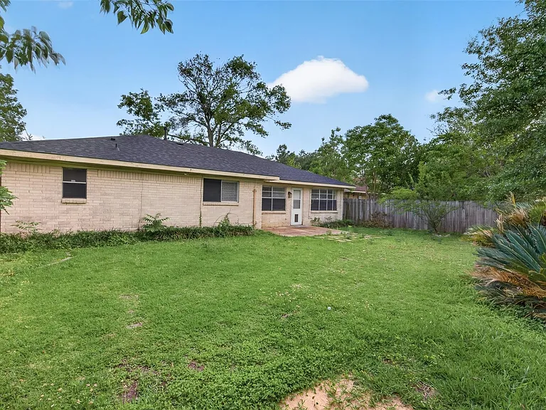 12818 Westella Dr — Photo 36