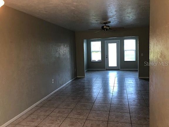 4th image of 18101 Sandalwood Dr #101