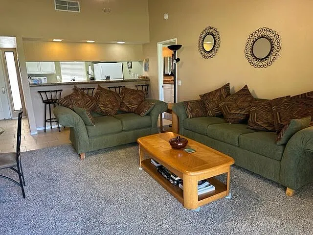 2 bed, 1184 sqft, $4,900 — Photo 2