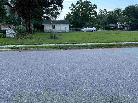 3rd image of 1601 E Jordan St
