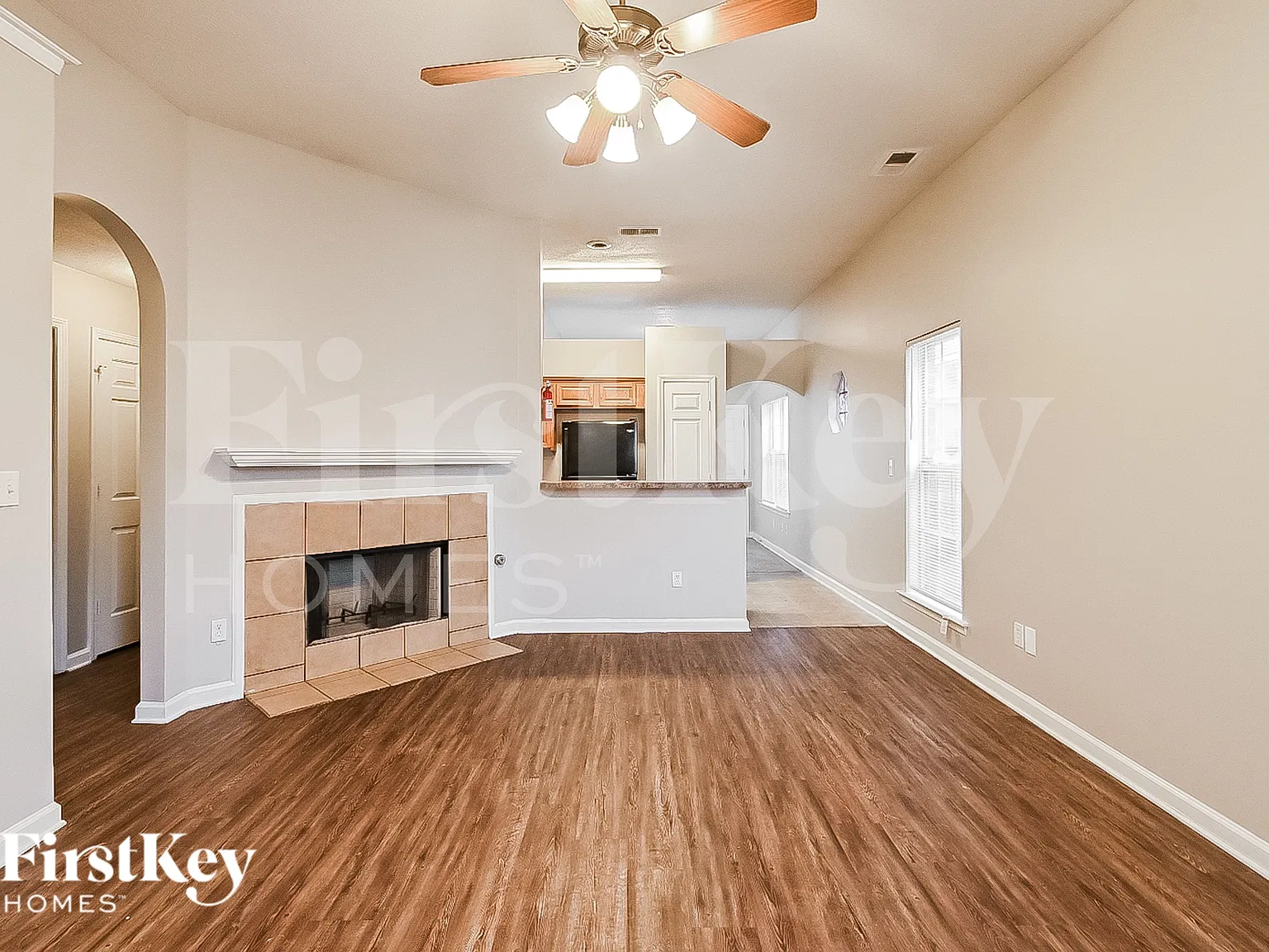 3 bed, 2.0 bath, 1330 sqft, $1,725 — Photo 3